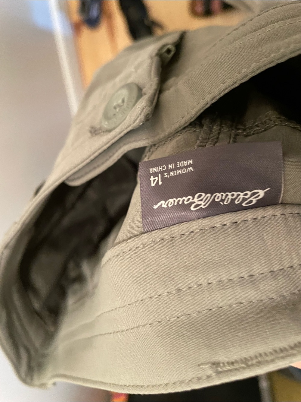 Eddie Bauer Olive Green Women's Rainier Cropped Cargo Pants - Picture 3 of 3
